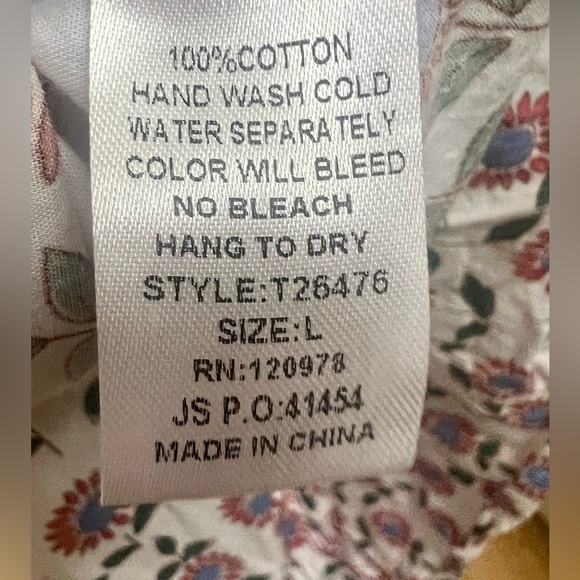 Entro Floral Blouse with Blue and Red Accents - Picture 11 of 11